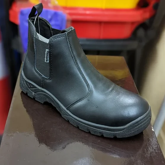Austra Chelsea Boots Black